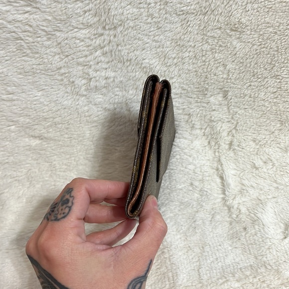 Auth. LOUIS VUITTON Monogrammed Authentic Wallet - Picture 7 of 11